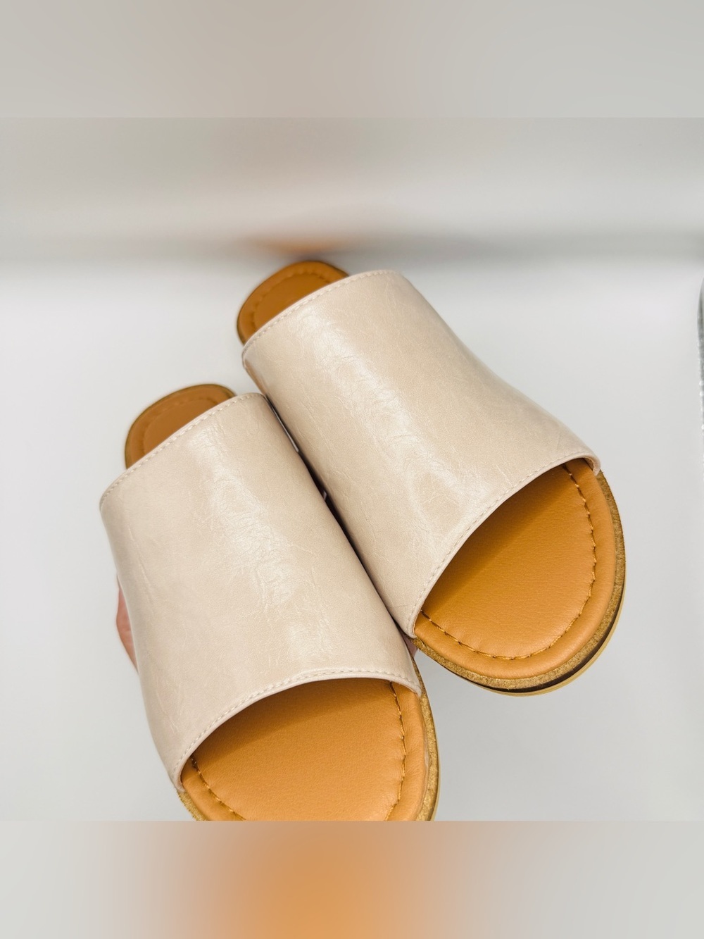 NWT Cream Leather Open-Toe Slide Mule - Sleek Everyday Comfort - Size 10 - Picture 3 of 5